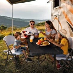 Lenx Klaptafel - Inklapbare Tafel - Opvouwbare Tuintafel - Vouwtafel - Inclusief Handvat En 2 Tafelkleden - 180x75x74cm - 6 Tot 8 Personen -Gardena Winkel 1199x1200