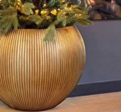 Capi Europe - Vaas Bol Groove XL - 63x51 - Goud - Bloempot Voor Binnen - Opening ⌀42 - GVGB271 -Gardena Winkel 1200x1110 1