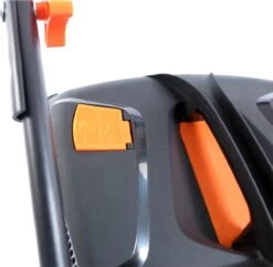 FUXTEC Grasmaaier Benzine - 46cm - Zelfrijdend / Zelftrekkend / Achterwielaandrijving - Mulchfunctie - Opvangbak 50L - FX-RM4646 17 FUXTEC Grasmaaier Benzine - 46cm - Zelfrijdend / Zelftrekkend / Achterwielaandrijving - Mulchfunctie - Opvangbak 50L - FX-RM4646 -Gardena Winkel 1200x1171 2