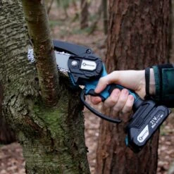 NovarGarden® Mini Kettingzaag NG1 - Met 2x Accu - Takkenzaag - Snoeizaag - Electrisch - Handzaag - Boomzaag - 21V -Gardena Winkel 1200x1200 259