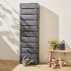 Regenton Muurtank, Grandval 300L, Antraciet Kunststof, Imitatiehout, Met Gootaansluitset Inbegrepen -Gardena Winkel 1200x1200 444