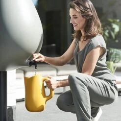 Elho Pure Raindrop 70L - Geel/Oker -Gardena Winkel 1200x1200 459