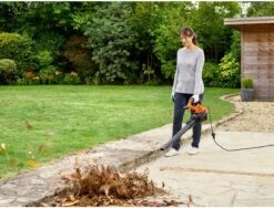 Black & Decker BLACK+DECKER BEBLV300SB-QS Bladblazer - 404 Km/u - 3000W - Zuig-/blaasfunctie - Gesnoerd -Gardena Winkel 1200x911