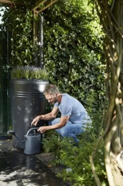 Elho Green Basics Regenton - Regenton - Living Black - Buiten - 200 Liter 31 Elho Green Basics Regenton - Regenton - Living Black - Buiten - 200 Liter -Gardena Winkel 790x1200