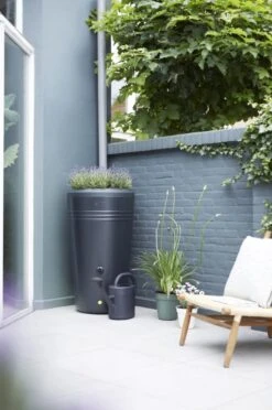 Elho Green Basics Regenton - Regenton - Living Black - Buiten - 200 Liter 27 Elho Green Basics Regenton - Regenton - Living Black - Buiten - 200 Liter -Gardena Winkel 797x1200 1